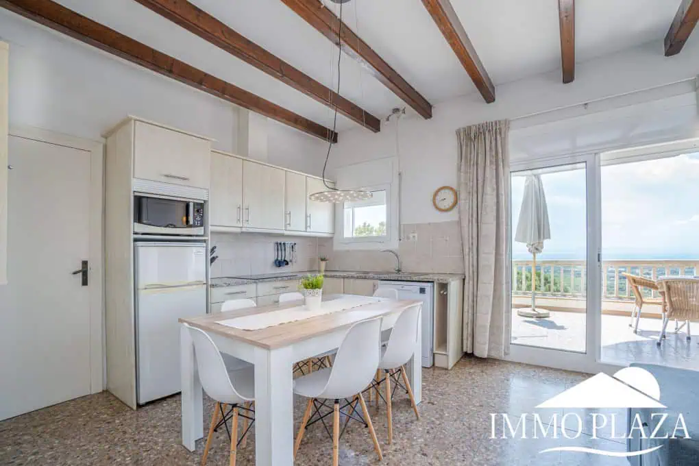 Beautiful 3 bedroom villa with swimming pool and superb open views over the bay of Roses