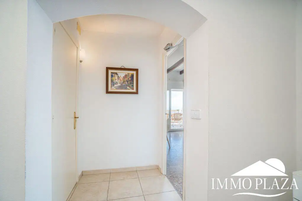 Beautiful 3 bedroom villa with swimming pool and superb open views over the bay of Roses