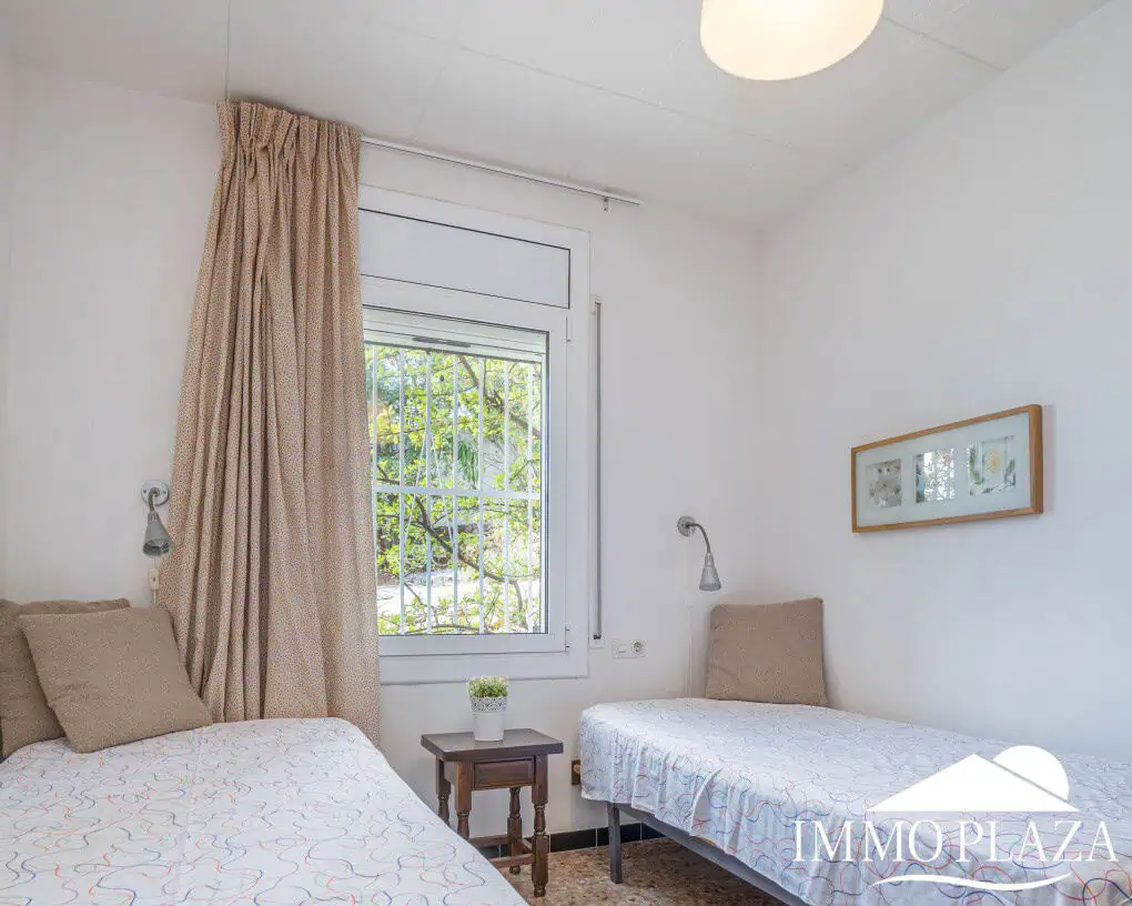 26062023121828_2698_IPV122 Beautiful 3 bedroom villa with swimming pool and superb open views over the bay of Roses