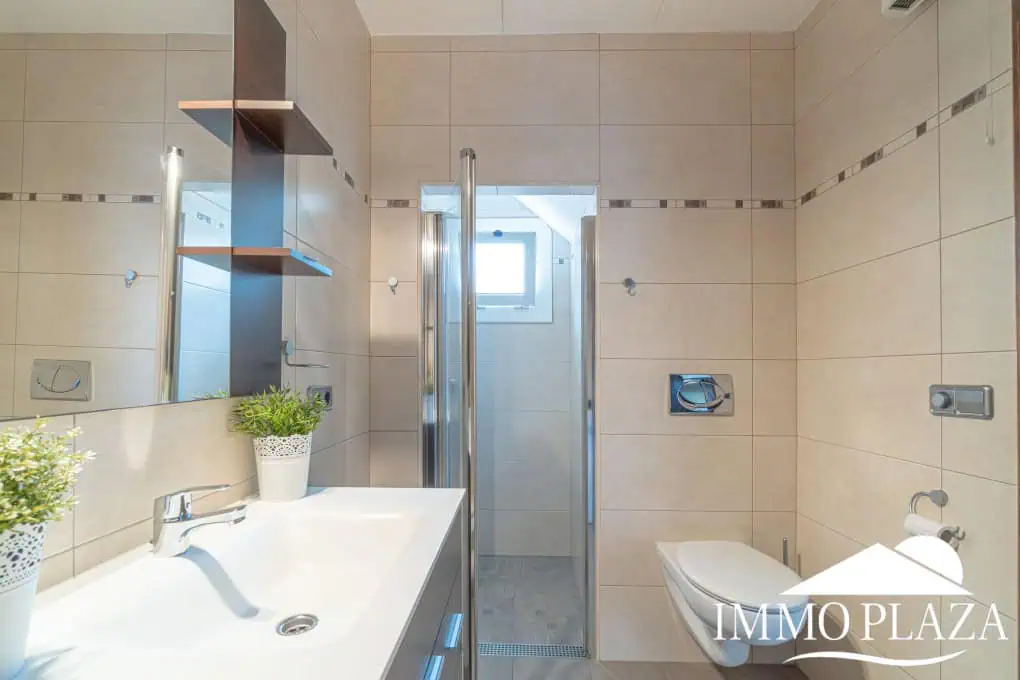 Beautiful 3 bedroom villa with swimming pool and superb open views over the bay of Roses