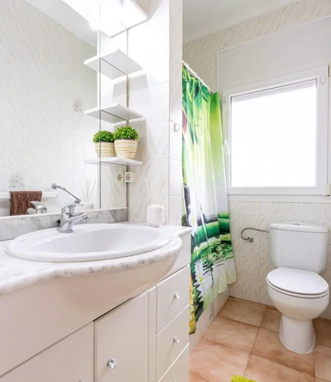 Hervorragende Villa mit 4 Schlafzimmern und 2 Bädern, Swimmingpool und Garage in der Nähe des Strandes und des Zentrums