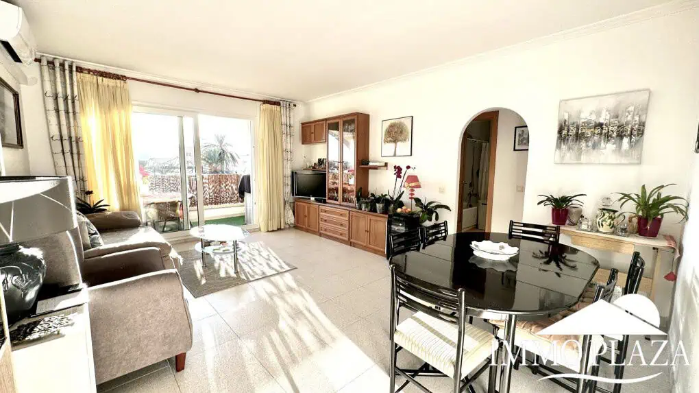 Appartement lumineux à 3min à pied de la mer et des commerces, 2 chambres, 1 sdb, 1 terrasse, parking privé – Empuriabrava