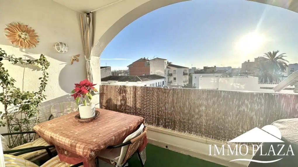 Appartement lumineux à 3min à pied de la mer et des commerces, 2 chambres, 1 sdb, 1 terrasse, parking privé – Empuriabrava