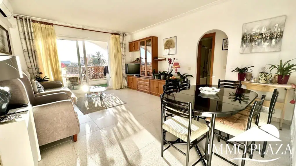 Appartement lumineux à 3min à pied de la mer et des commerces, 2 chambres, 1 sdb, 1 terrasse, parking privé – Empuriabrava