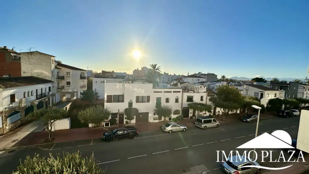 Appartement lumineux à 3min à pied de la mer et des commerces, 2 chambres, 1 sdb, 1 terrasse, parking privé – Empuriabrava