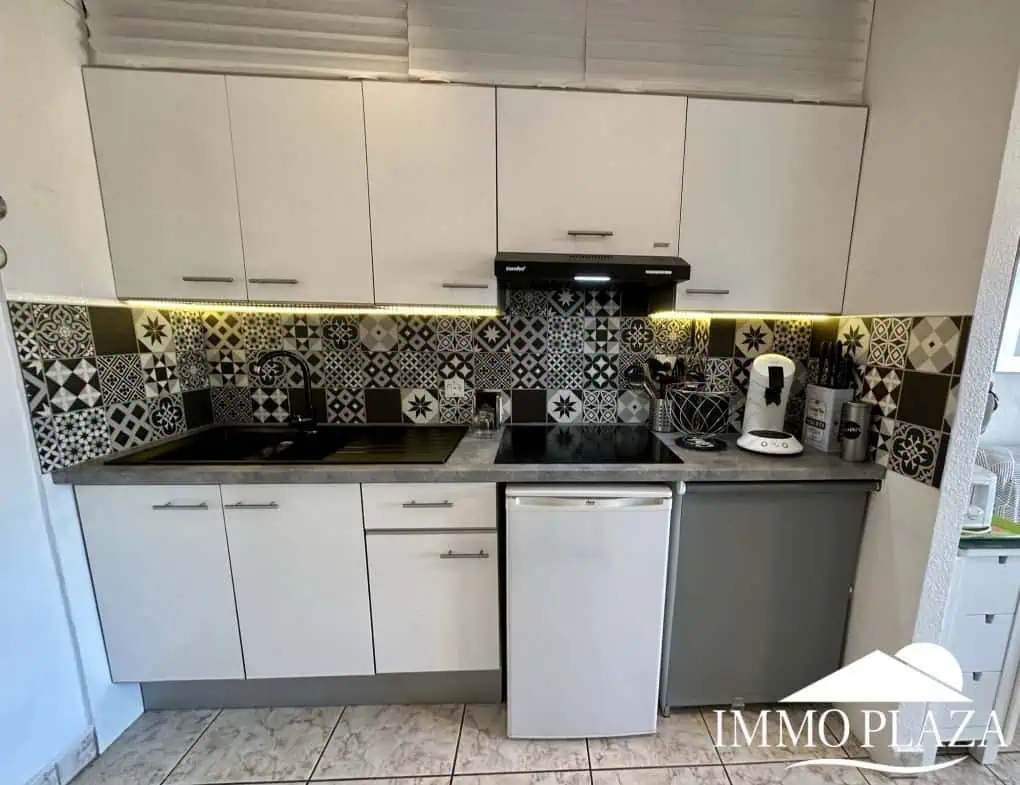 Bonito estudio completamente reformado con vistas al canal, a 3 minutos de la playa y comercios – Empuriabrava