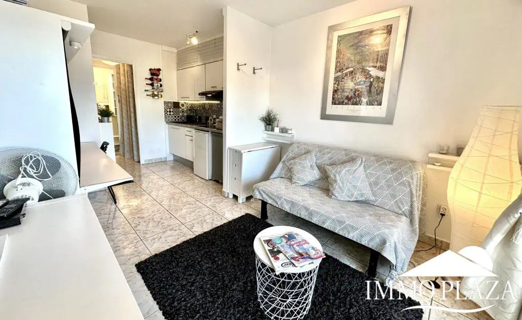 Bonito estudio completamente reformado con vistas al canal, a 3 minutos de la playa y comercios – Empuriabrava