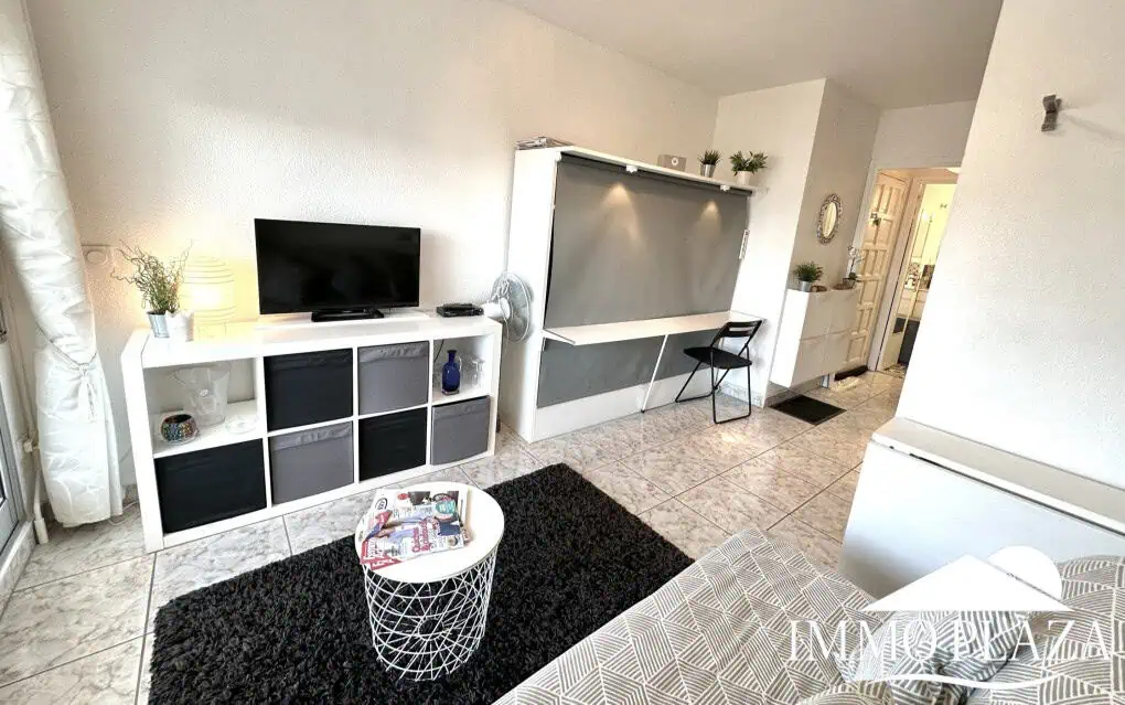 Bonito estudio completamente reformado con vistas al canal, a 3 minutos de la playa y comercios – Empuriabrava