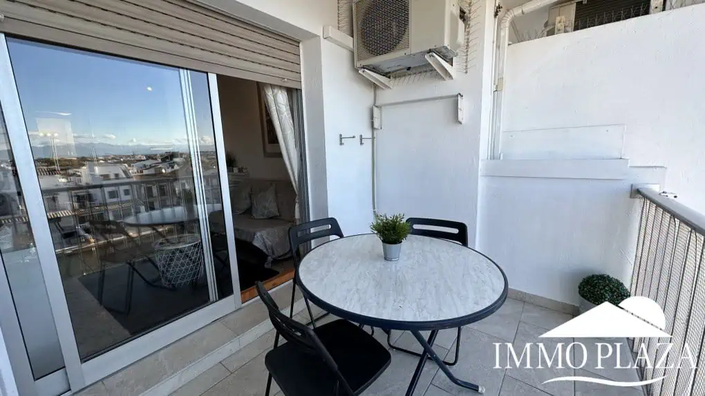 Bonito estudio completamente reformado con vistas al canal, a 3 minutos de la playa y comercios – Empuriabrava
