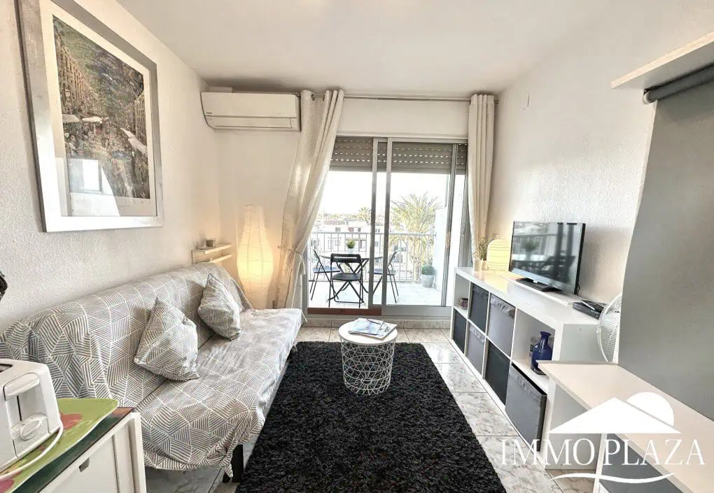 Bonito estudio completamente reformado con vistas al canal, a 3 minutos de la playa y comercios – Empuriabrava