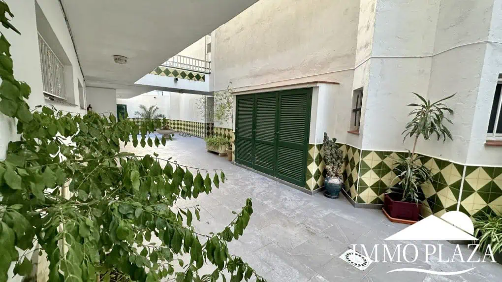 Bonito estudio completamente reformado con vistas al canal, a 3 minutos de la playa y comercios – Empuriabrava