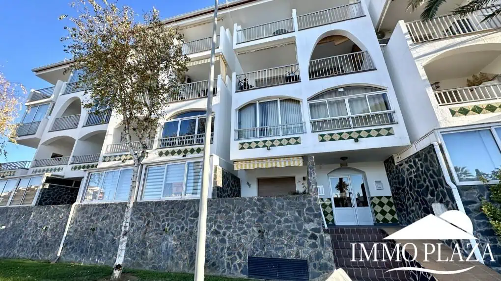 Bonito estudio completamente reformado con vistas al canal, a 3 minutos de la playa y comercios – Empuriabrava