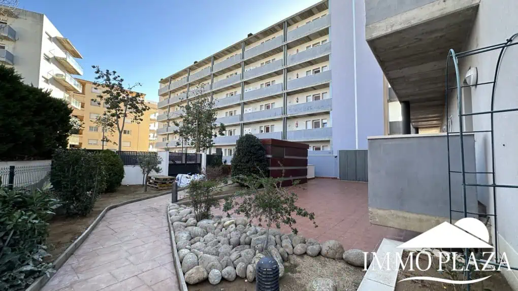 Wunderschöne Wohnung mit großer Terrasse mit Blick auf den Kanal und das Meer, 2 Schlafzimmer, 1 Badezimmer, Gemeinschaftspool, Privatparkplatz – Roses