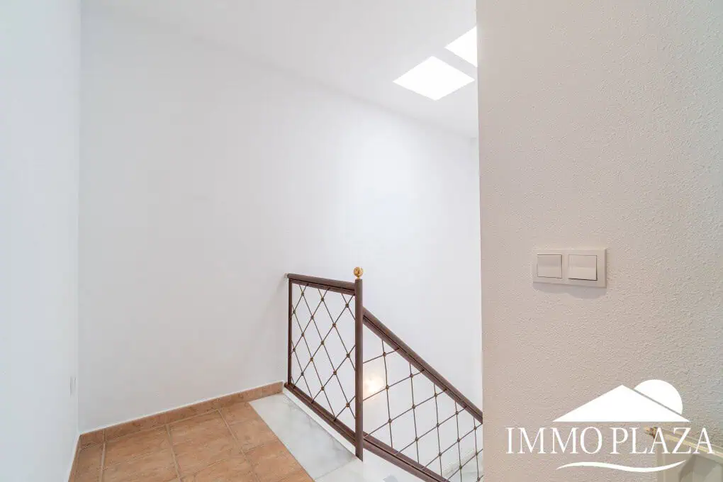 Beautiful villa on a wide canal, 3 bedrooms, 2 bathrooms, swimming pool, garage and 12.5m boat mooring