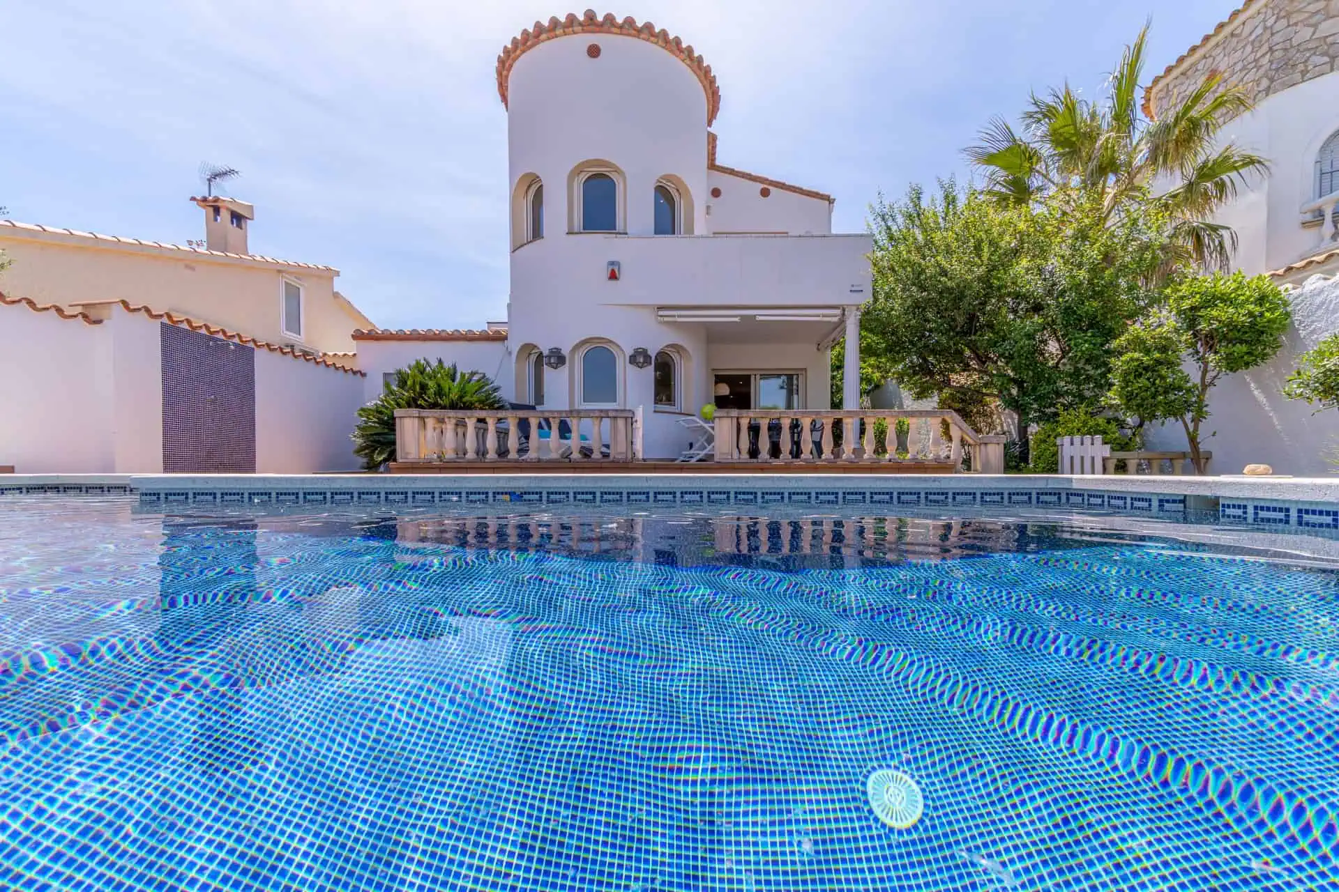 27052025161838_645 Beautiful villa on a wide canal, 3 bedrooms, 2 bathrooms, swimming pool, garage and 12.5m boat mooring