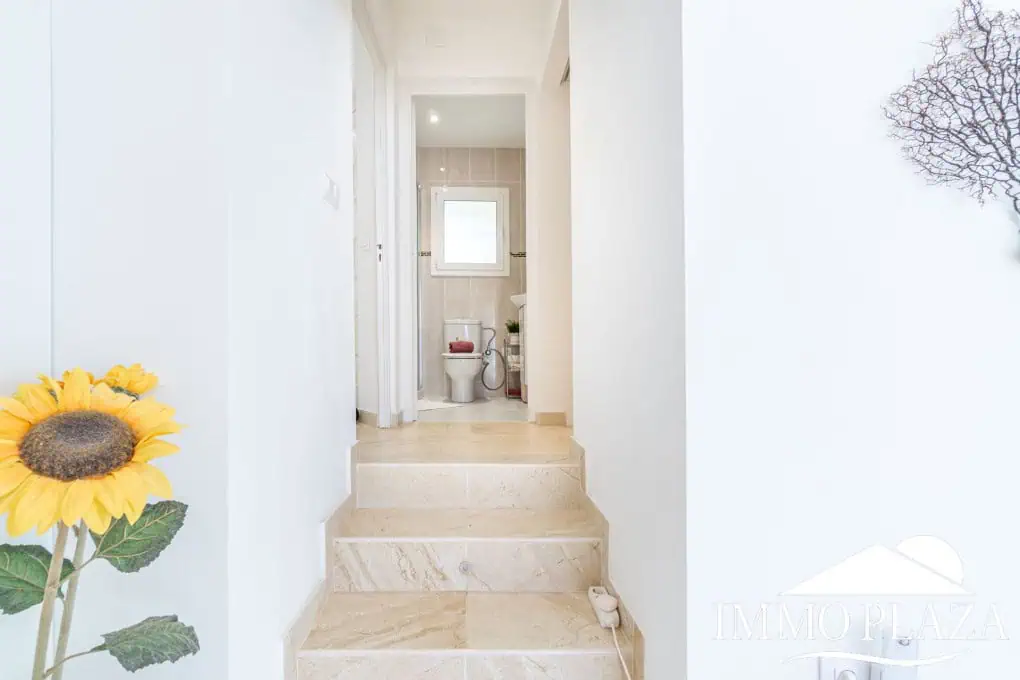 Villa with surprising views of the sea and the Bay of Roses, very private; 2 beds, 3 baths, pool, terraces, garage & parking