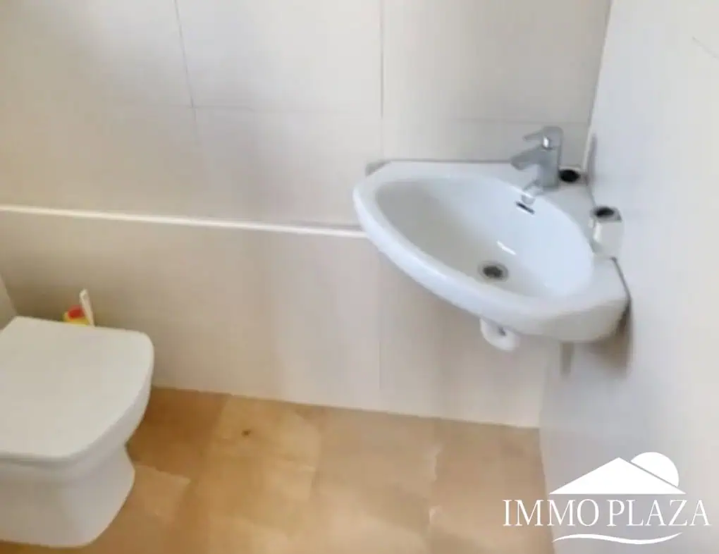 Villa with surprising views of the sea and the Bay of Roses, very private; 2 beds, 3 baths, pool, terraces, garage & parking