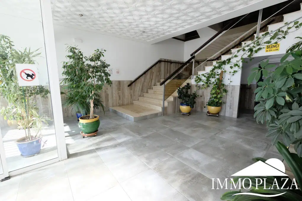 RESERVADO ! Apartament 1ª línia, vistes excepcionals al mar – 2 habitacions, 1 bany, 1 gran terrassa al sud de 12m2
