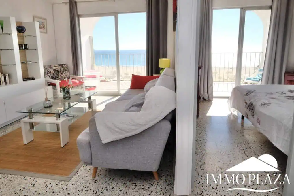 RESERVADO ! Apartament 1ª línia, vistes excepcionals al mar – 2 habitacions, 1 bany, 1 gran terrassa al sud de 12m2