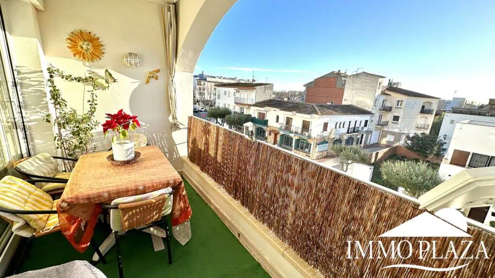 Appartement lumineux à 3min à pied de la mer et des commerces, 2 chambres, 1 sdb, 1 terrasse, parking privé – Empuriabrava