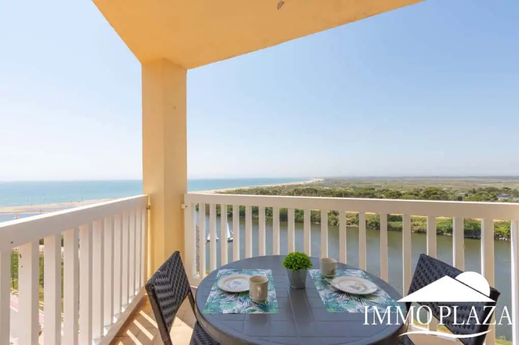 Pretty studio, completely renovated, with a beautiful sea view terrace, next to the beach and shops – Empuriabrava