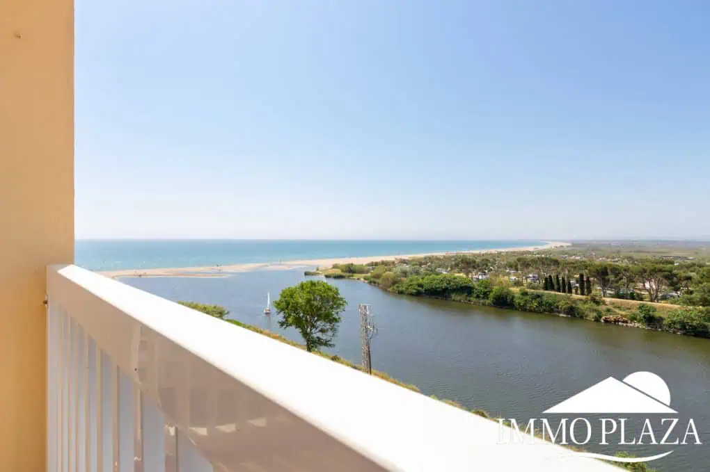 Pretty studio, completely renovated, with a beautiful sea view terrace, next to the beach and shops – Empuriabrava