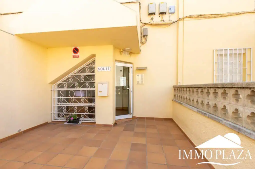 Pretty studio, completely renovated, with a beautiful sea view terrace, next to the beach and shops – Empuriabrava