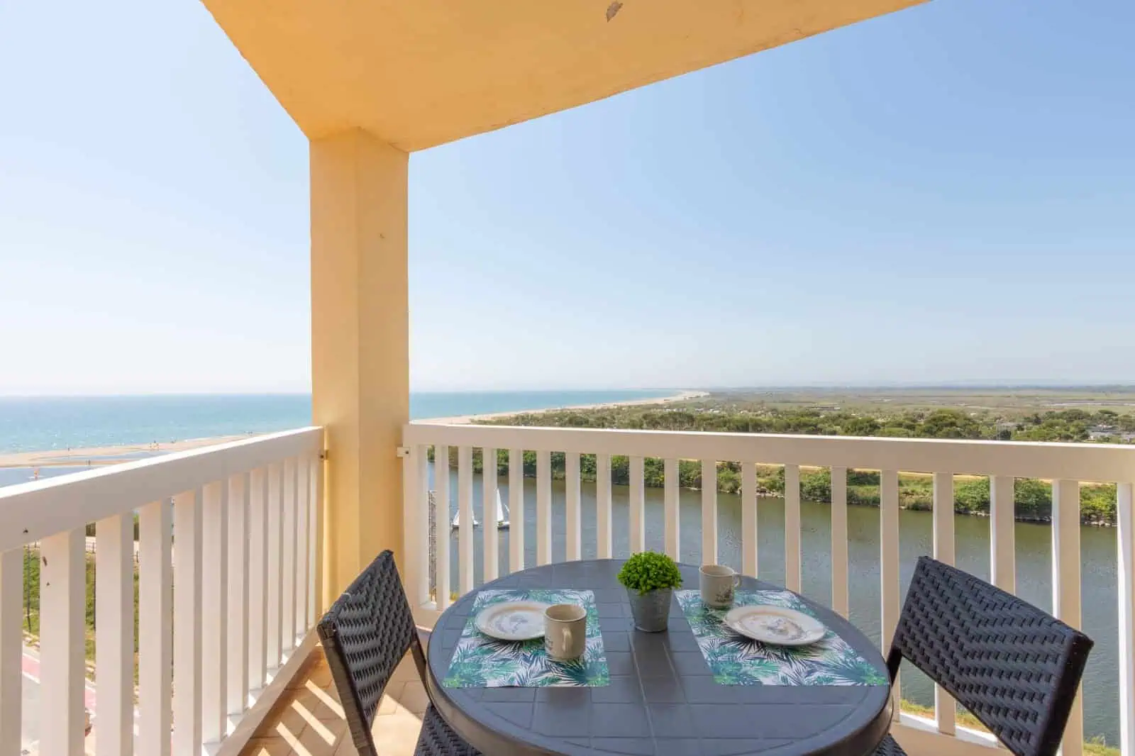 28032024101827_606 Pretty studio, completely renovated, with a beautiful sea view terrace, next to the beach and shops – Empuriabrava