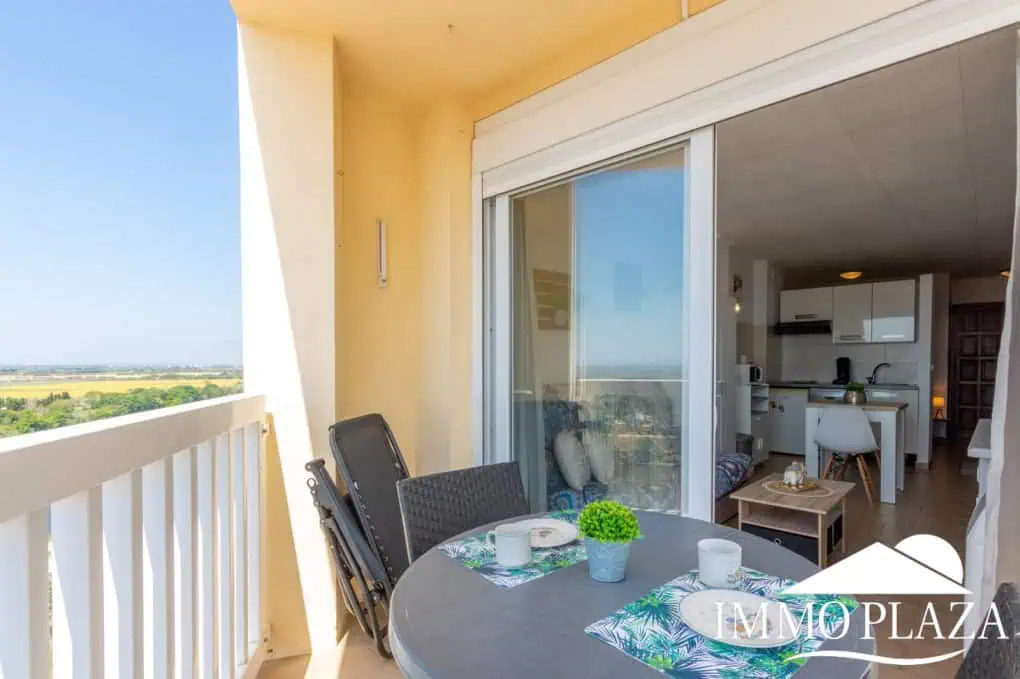 Pretty studio, completely renovated, with a beautiful sea view terrace, next to the beach and shops – Empuriabrava