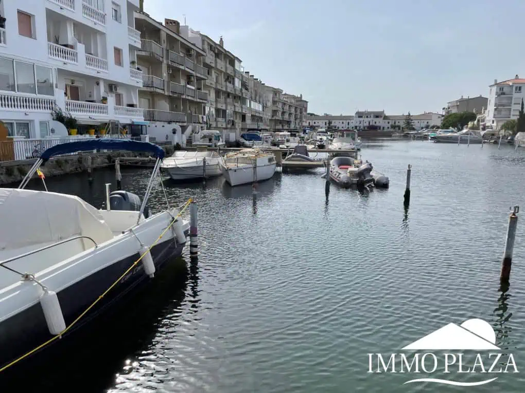 Amarre para barco a motor de 7 x 2,5 mtr en venta Port Emporda Empuriabrava Costa Brava