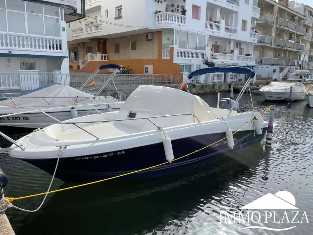 Amarre para barco a motor de 7 x 2,5 mtr en venta Port Emporda Empuriabrava Costa Brava