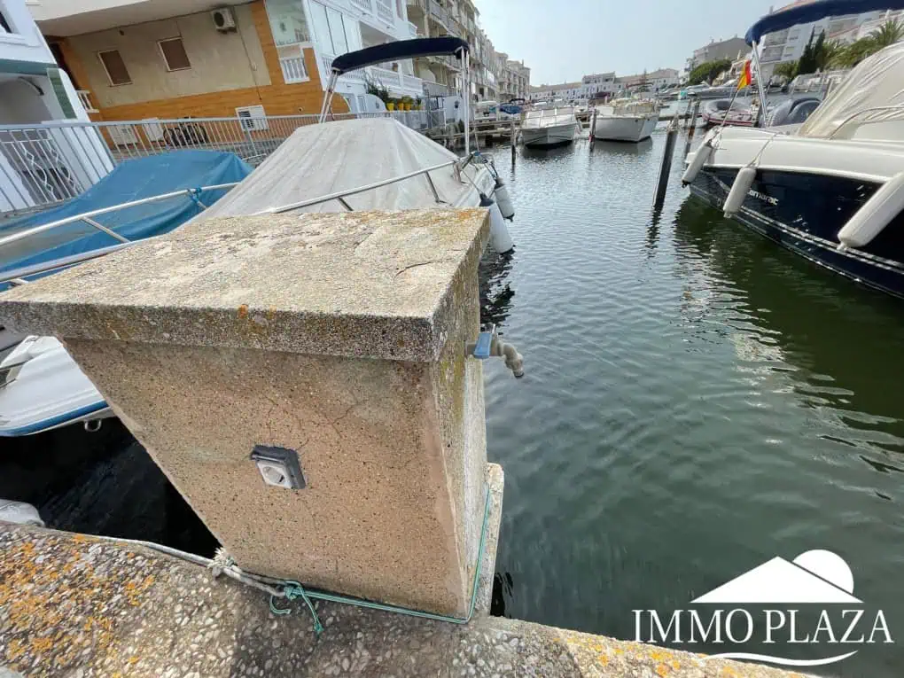Amarre para barco a motor de 7 x 2,5 mtr en venta Port Emporda Empuriabrava Costa Brava