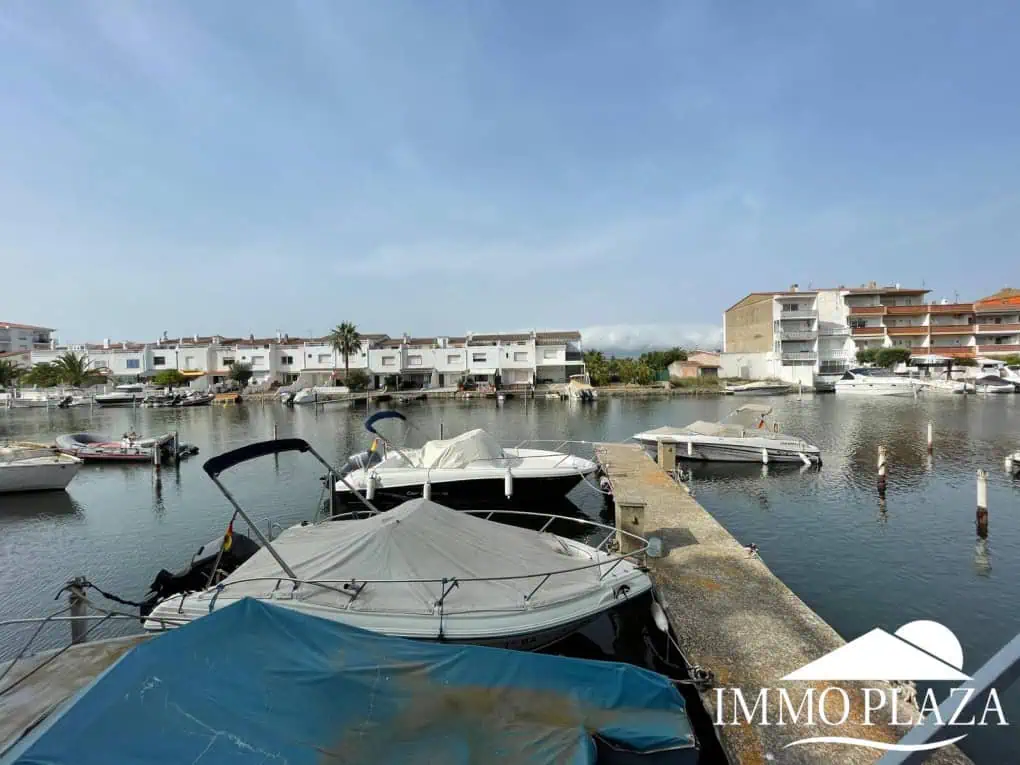 Amarre para barco a motor de 7 x 2,5 mtr en venta Port Emporda Empuriabrava Costa Brava