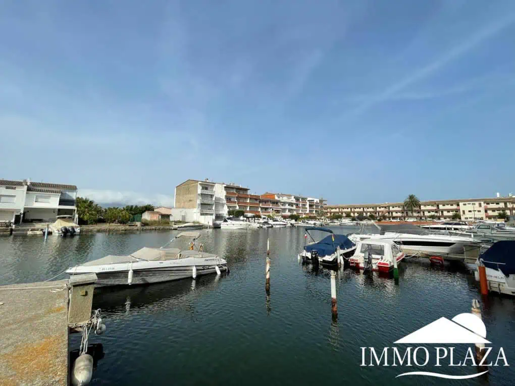 Amarre para barco a motor de 7 x 2,5 mtr en venta Port Emporda Empuriabrava Costa Brava
