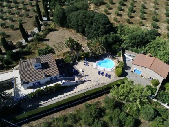 Large family villa on a plot of 3800m2, 7 bedrooms, 5 bathrooms, + outbuilding of 70m2, swimming pool. Costa Brava – Rosas