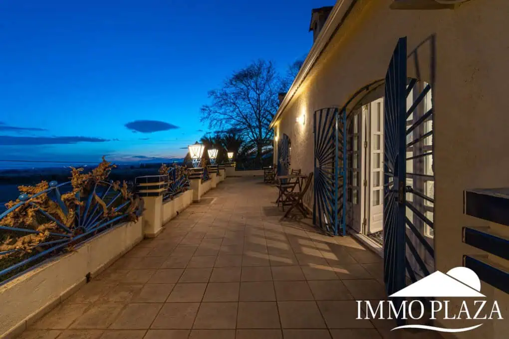 Large family villa on a plot of 3800m2, 7 bedrooms, 5 bathrooms, + outbuilding of 70m2, swimming pool. Costa Brava – Rosas