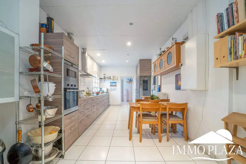 Large family villa on a plot of 3800m2, 7 bedrooms, 5 bathrooms, + outbuilding of 70m2, swimming pool. Costa Brava – Rosas