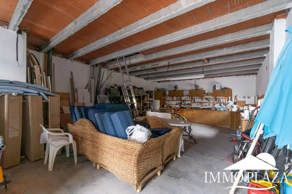 Large family villa on a plot of 3800m2, 7 bedrooms, 5 bathrooms, + outbuilding of 70m2, swimming pool. Costa Brava – Rosas