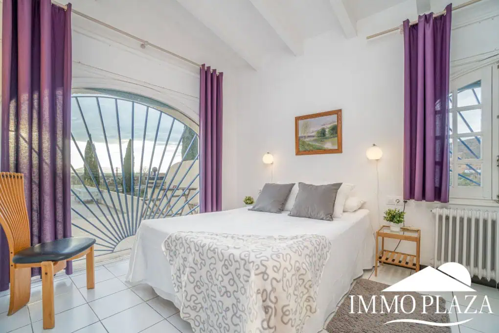 Large family villa on a plot of 3800m2, 7 bedrooms, 5 bathrooms, + outbuilding of 70m2, swimming pool. Costa Brava – Rosas