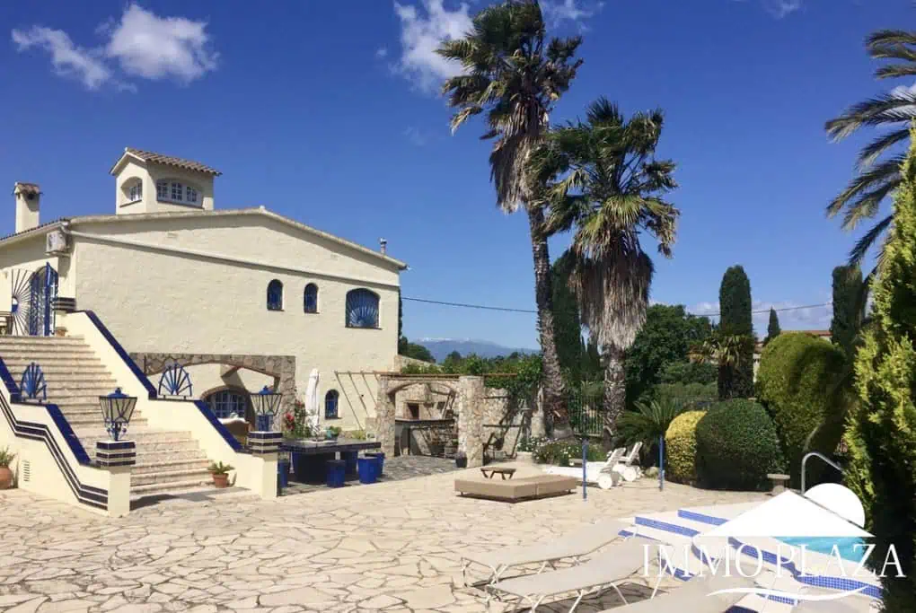 Charming Guesthouse B&B – Pensión; 7 bedrooms, 5 bathrooms, pool, land 3895m2 in the Bay of Roses