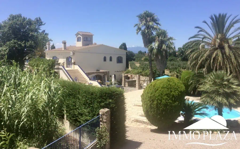 Charming Guesthouse B&B – Pensión; 7 bedrooms, 5 bathrooms, pool, land 3895m2 in the Bay of Roses