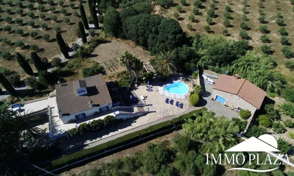Charming Guesthouse B&B – Pensión; 7 bedrooms, 5 bathrooms, pool, land 3895m2 in the Bay of Roses
