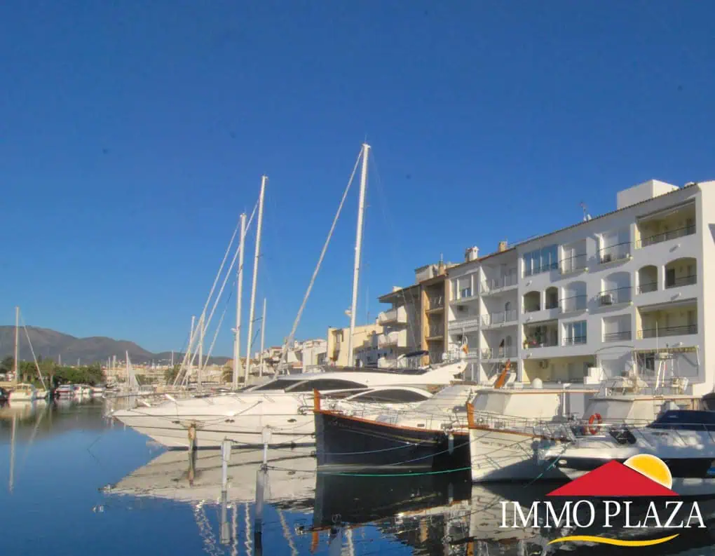 30112015121037_8676_IPM22 Boatmooring 20 x 6.5 mtr for sale with double parking and private storage in the Marina Empuriabrava – Costa Brava