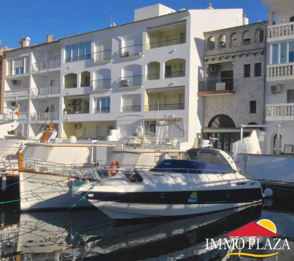 30112015121049_5782_IPM22 Boatmooring 20 x 6.5 mtr for sale with double parking and private storage in the Marina Empuriabrava – Costa Brava
