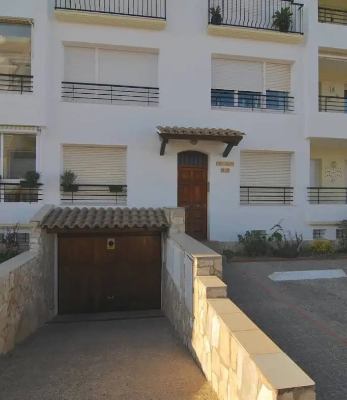 Boatmooring 20 x 6.5 mtr for sale with double parking and private storage in the Marina Empuriabrava – Costa Brava
