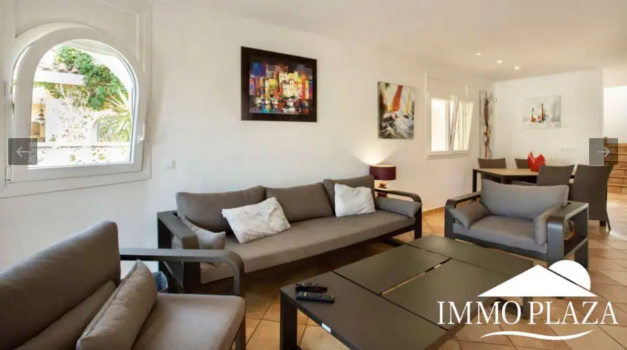 Magnifique villa résidentielle typique espagnole – 4 chambres – garage – piscine – vue sur les canaux d’Empuriabrava