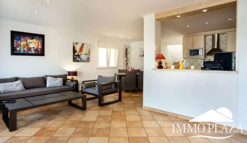 Magnifique villa résidentielle typique espagnole – 4 chambres – garage – piscine – vue sur les canaux d’Empuriabrava