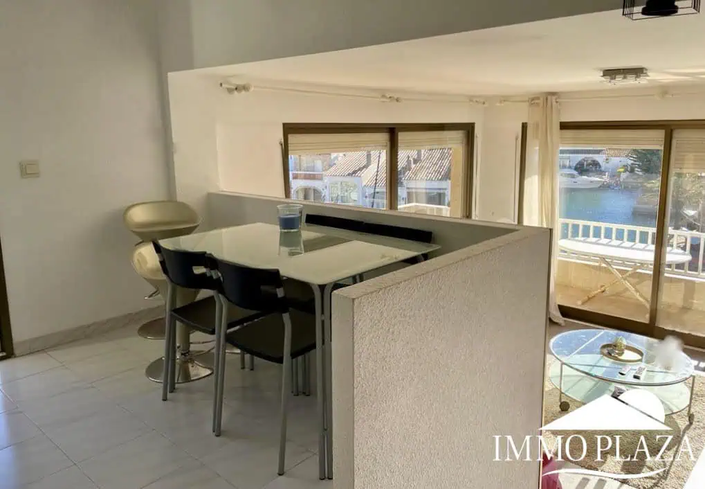 RESERVED – Spacious corner Penthouse with a 90m2 roof terrace with sea and canal views in Empuriabrava