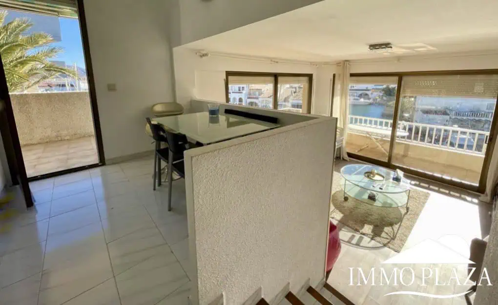 RESERVED – Spacious corner Penthouse with a 90m2 roof terrace with sea and canal views in Empuriabrava