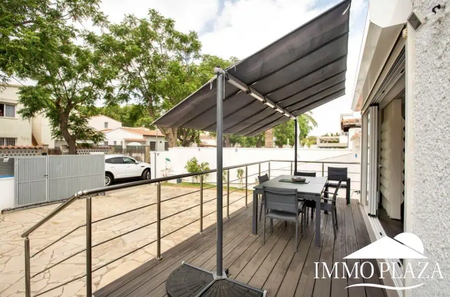 Mooie gerenoveerde gelijkvloerse villa – 3 slaapkamers – 2 badkamers – garage – Empuriabrava